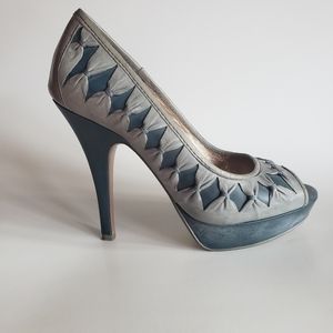 BCBG 2 tone leather heel